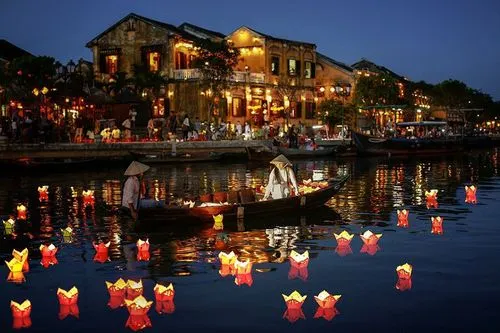 hoi an lanterns river