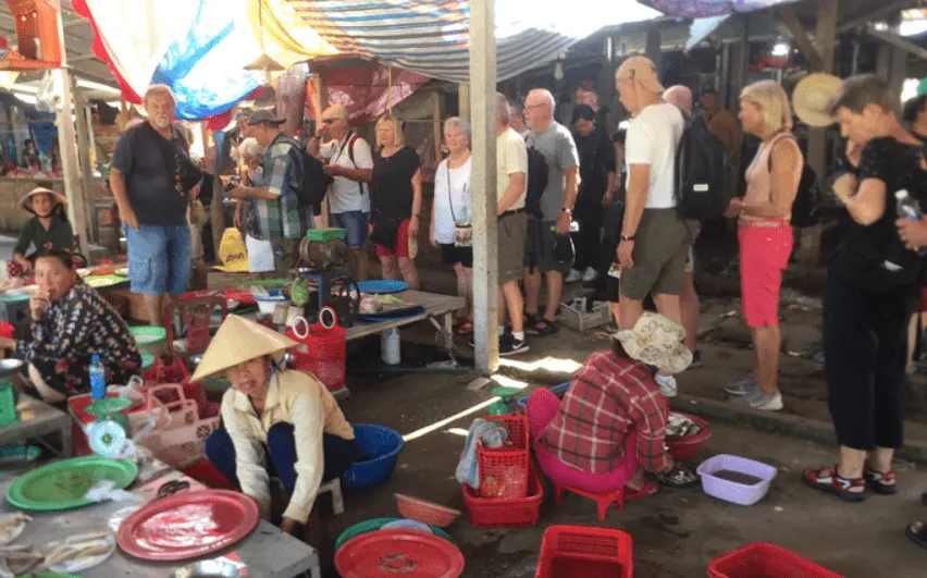 hoi an sunrise fish market