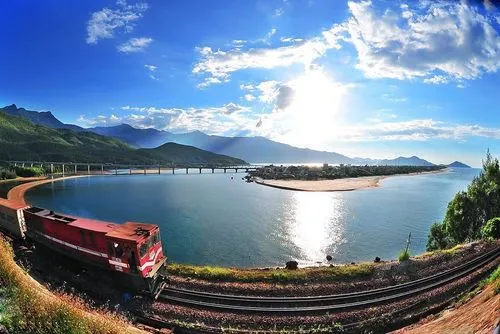 hai van pass train