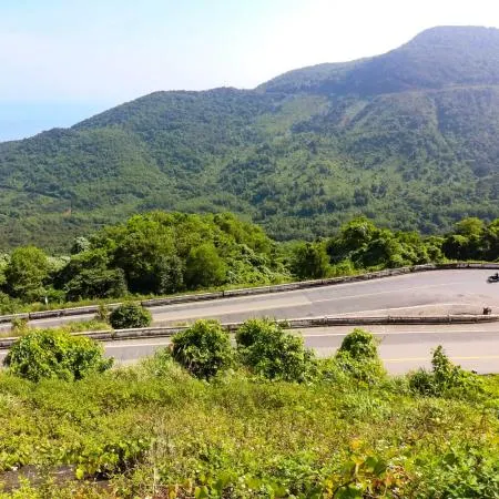 hai van pass motobike tour