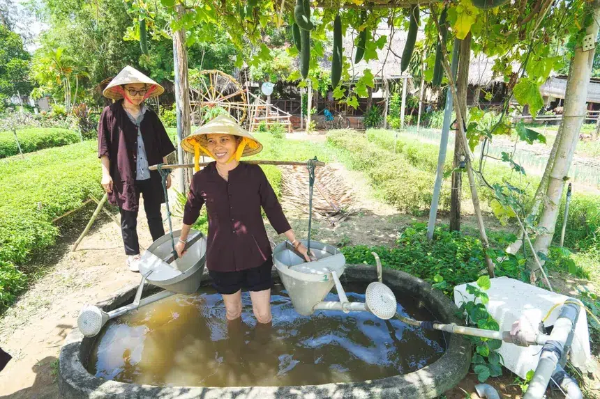 tra que vegetable village by bicycle