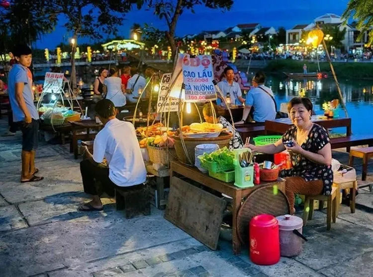 Ultimate Guide to Hoi An Night Market: What to See, Eat & Enjoy in 2025 3 hoi an night market