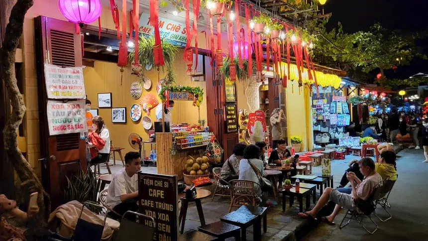 Ultimate Guide to Hoi An Night Market: What to See, Eat & Enjoy in 2025 5 hoi an night market