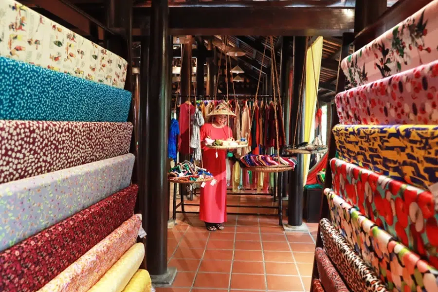 Where to Buy Traditional Clothes in Hoi An: Tailor Shops, Boutiques, and Silk Villages – The Ultimate SEO Guide 3 hoi an clothes