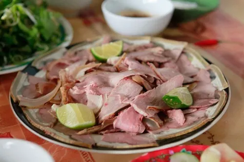 Eat Like Anthony Bourdain in Hoi An: Restaurants, Street Food & Travel Guide 4 anthony bourdain hoi an