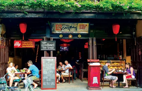 Top Girlie Bars in Hoi An: The Complete Guide to Nightlife & Entertainment 4 hoi an girlie bars