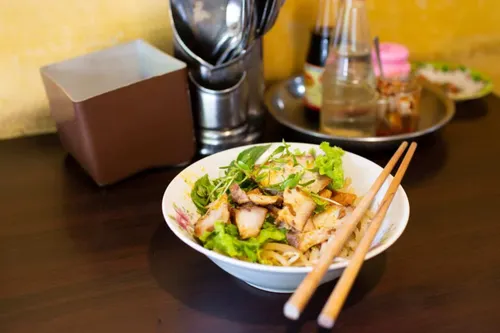 Where to Eat Hoi An Noodles: Authentic Cao Lau and Mi Quang Guide 1 hoi an noodle