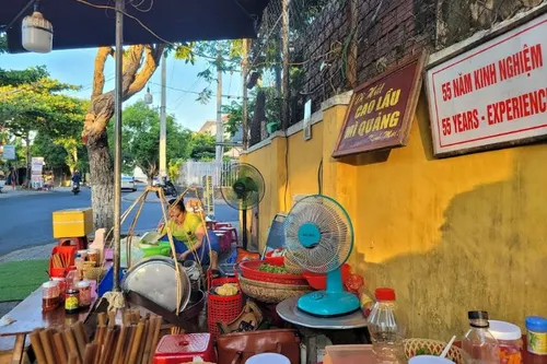 Where to Eat Hoi An Noodles: Authentic Cao Lau and Mi Quang Guide 2 hoi an noodle