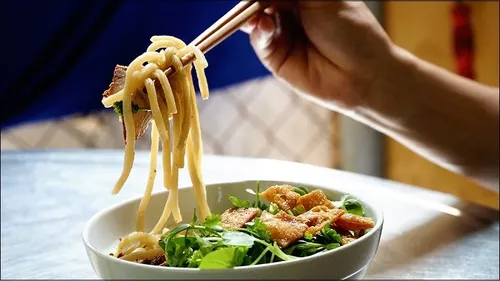 Where to Eat Hoi An Noodles: Authentic Cao Lau and Mi Quang Guide 4 hoi an noodle