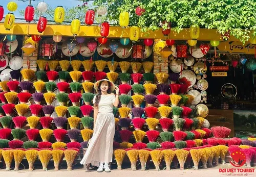 Ultimate Guide to the Perfume River in Hue: Dragon Boat Tours, Landmarks & Festivals 2 perfume river hue