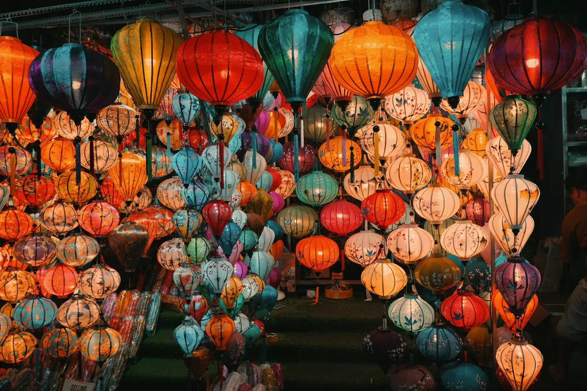 Best Time to Visit Hoi An and Da Nang: Month by Month (2026) 2 Hoi An Lantern Festival on the monthly full moon